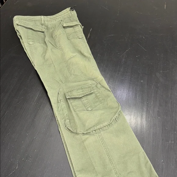 brandy melville. army green cargo style pants. one size. great used condition. - Picture 4 of 10